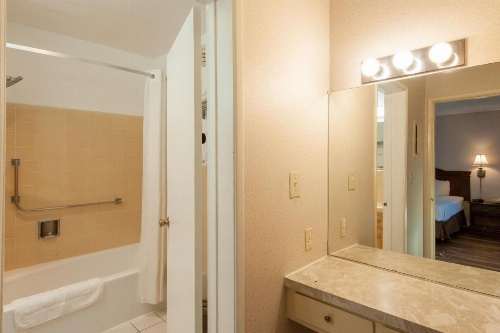Studio City Court Yard Hotel image 22