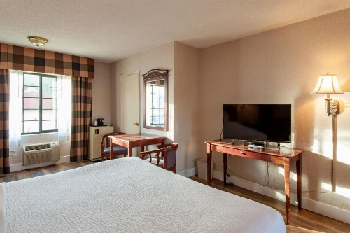 Studio City Court Yard Hotel image 35