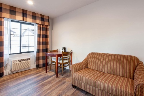 Studio City Court Yard Hotel image 45