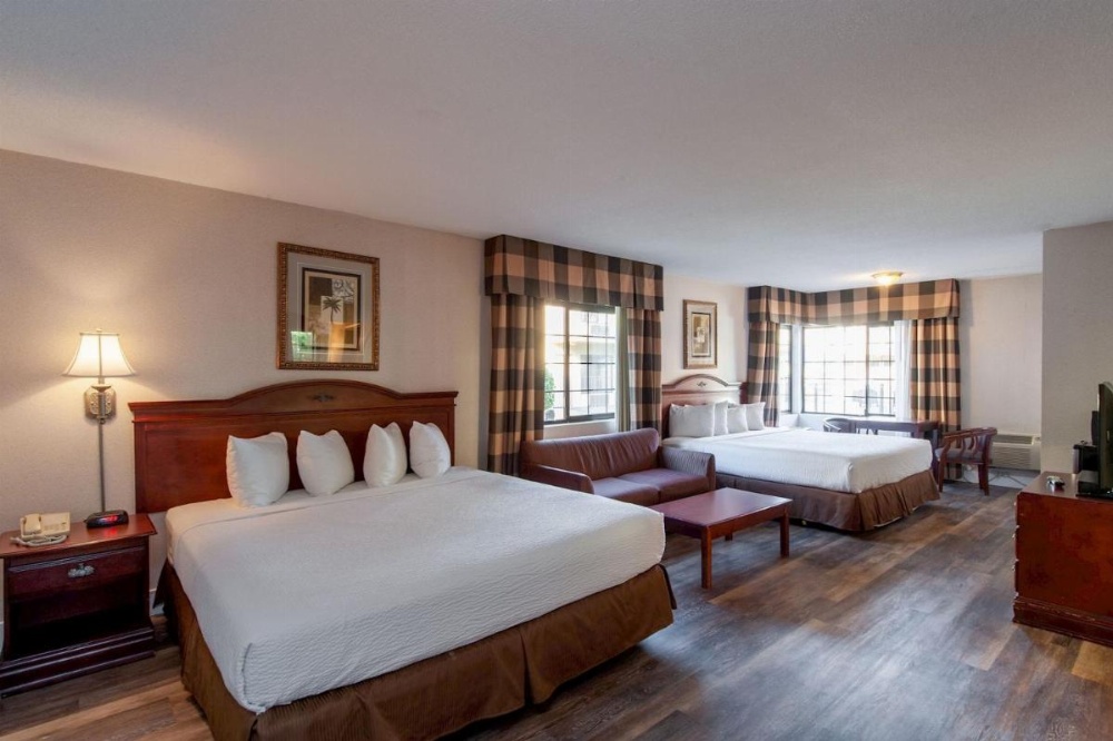 Studio City Court Yard Hotel Image 46