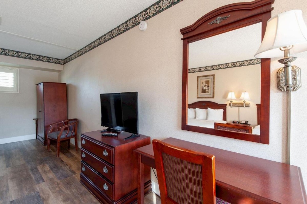 Studio City Court Yard Hotel